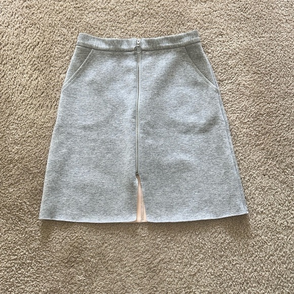 Topshop Skirt
Size 4 - Picture 1 of 4